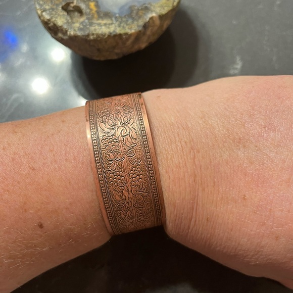 Copper cuff bracelet - Picture 2 of 3